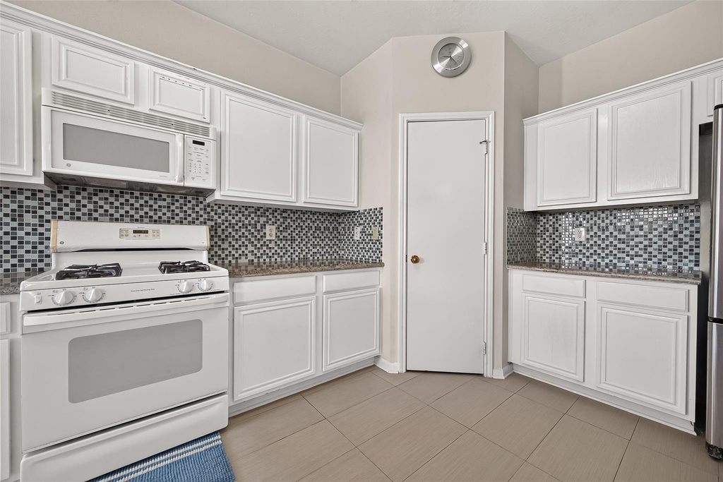14806 Fletcher Bridge Court - Photo 18