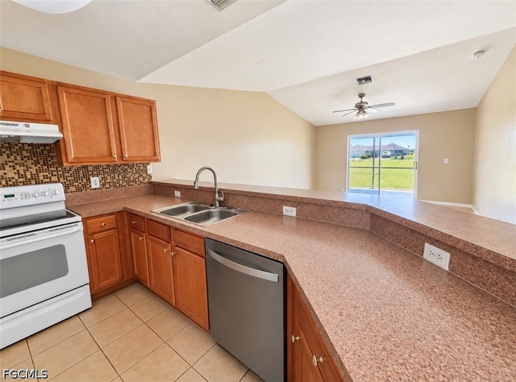 822 Diplomat Parkway E - Photo 3