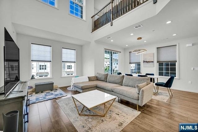 81 Sequoia - Photo 1