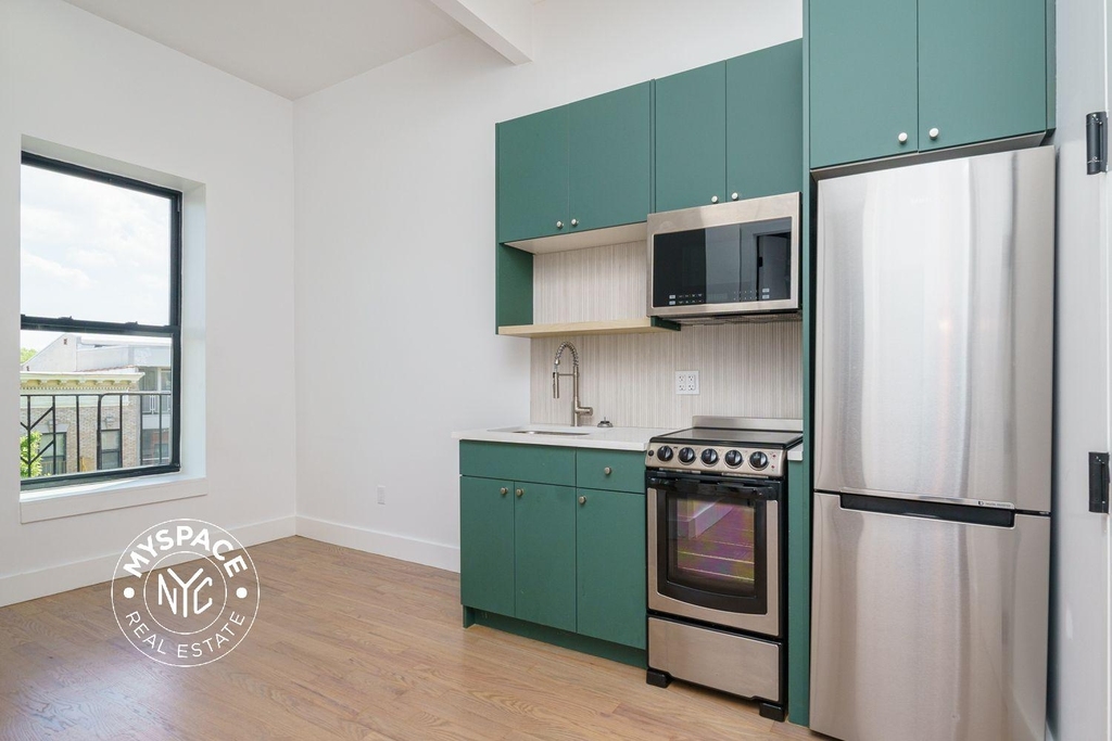 1027 Putnam Ave  - Photo 0