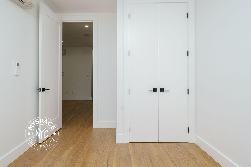 1027 Putnam Ave  - Photo 2