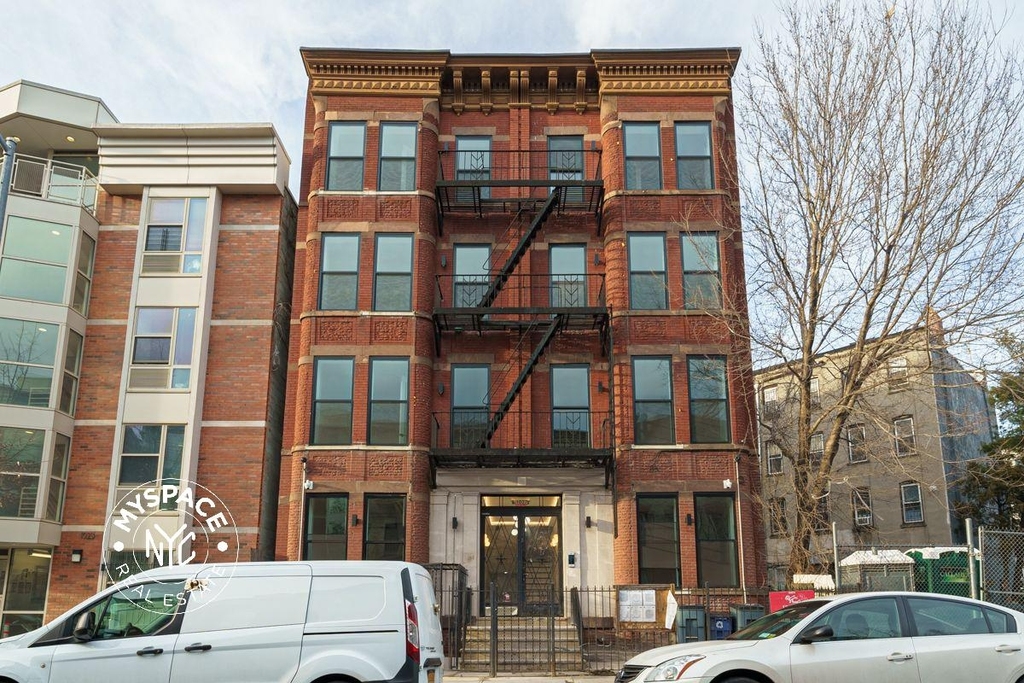 1027 Putnam Ave  - Photo 6