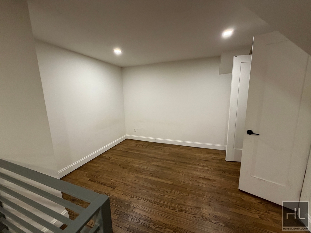 East 80 Street - Photo 9