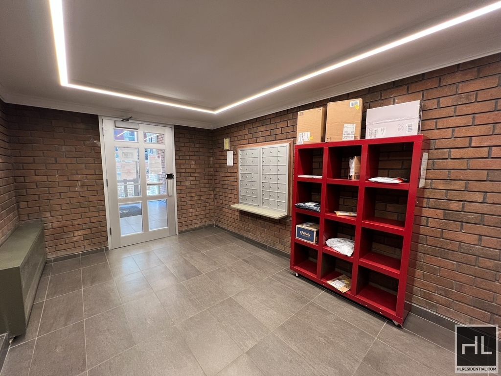 East 80 Street - Photo 12