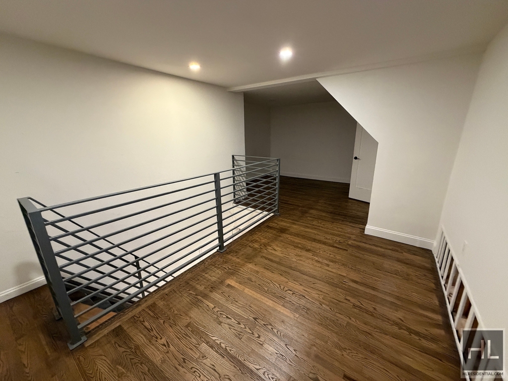 East 80 Street - Photo 8