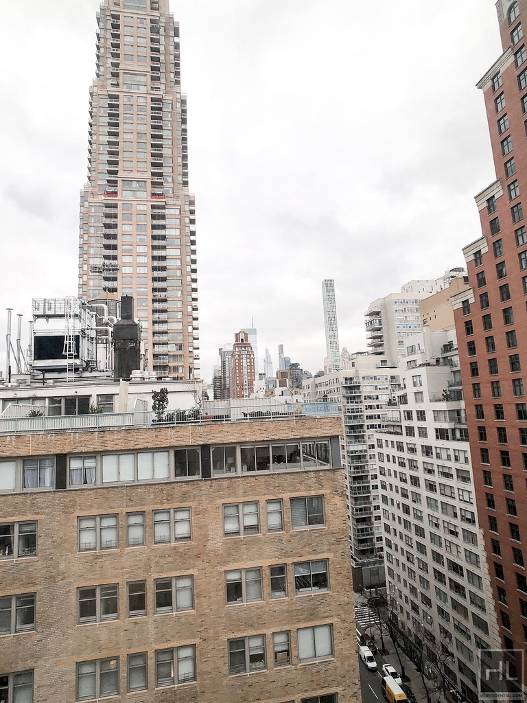 East 71st Street - Photo 3