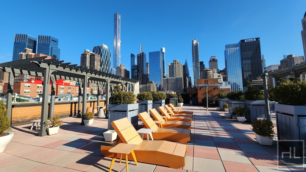 West 53 Street - Photo 7