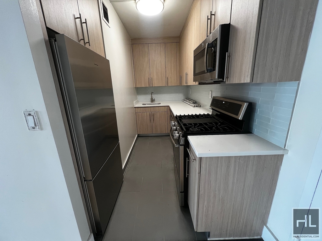 West 53 Street - Photo 0