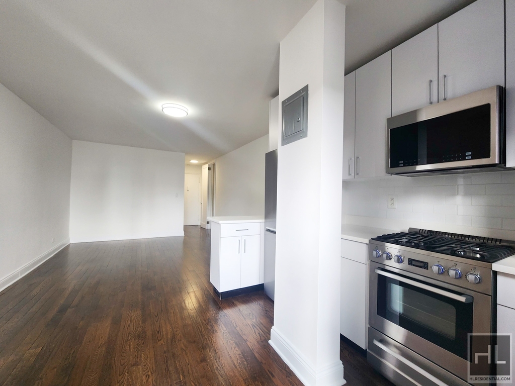 East 35 Street - Photo 1