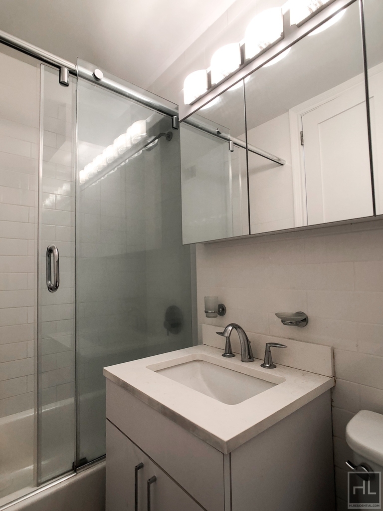 East 35 Street - Photo 3