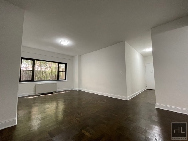 East 56 Street - Photo 0