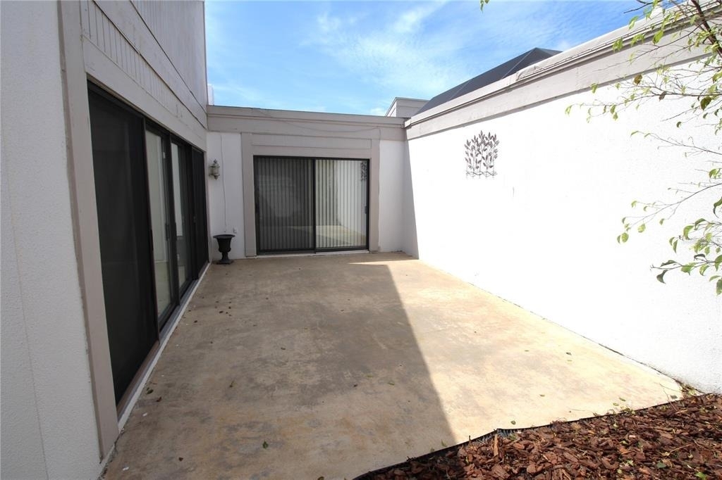 390 S Woodlands Drive - Photo 4