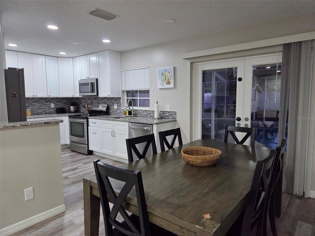 8024 Candlewoode Drive - Photo 5