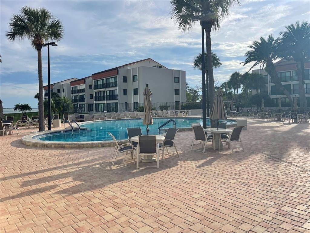 851 Bayway Boulevard - Photo 2