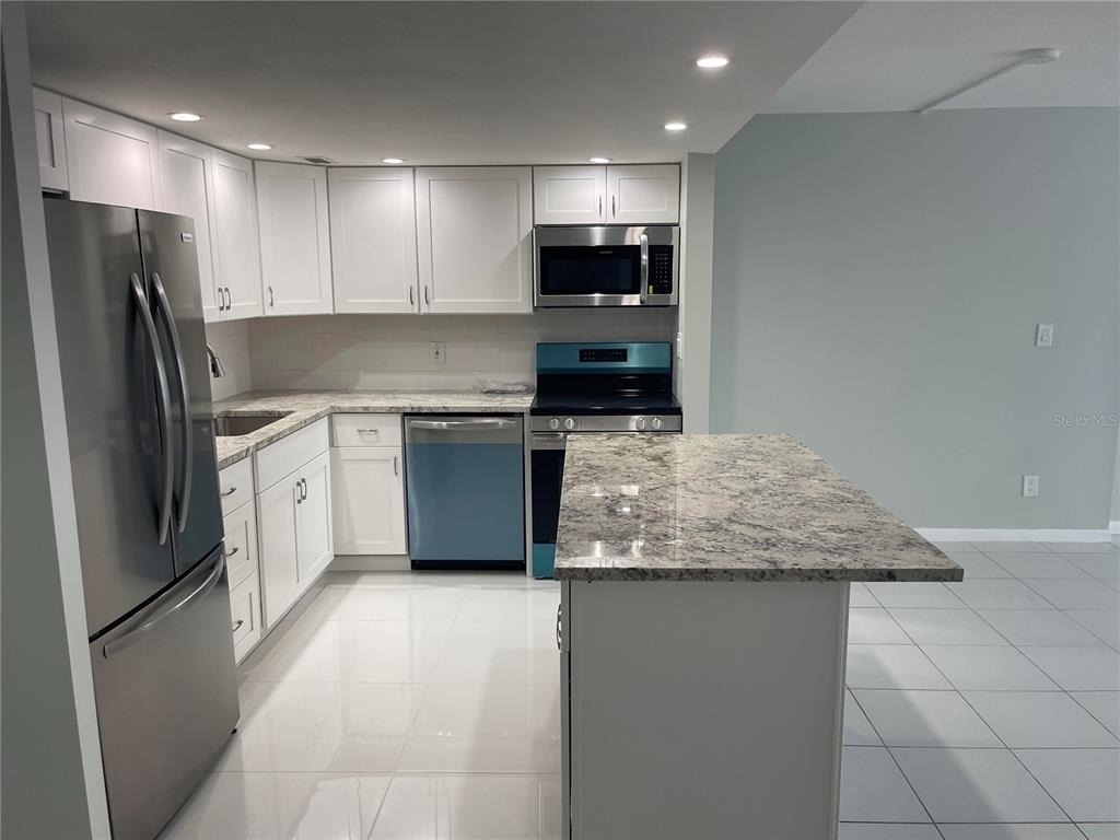 851 Bayway Boulevard - Photo 6