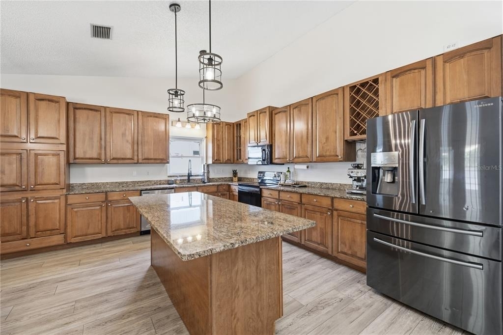 1570 Club Drive - Photo 7