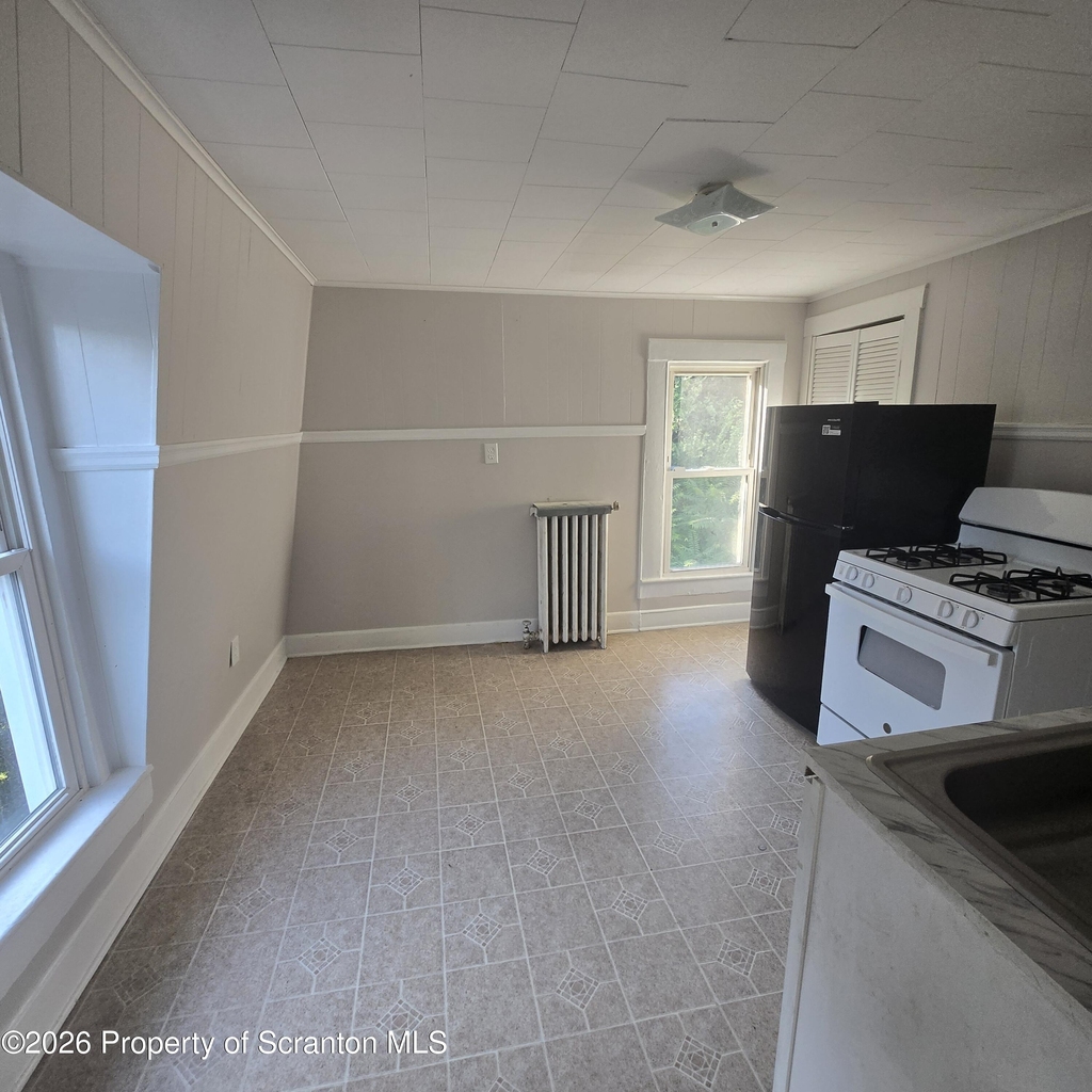 1715 Sanderson Avenue - Photo 9