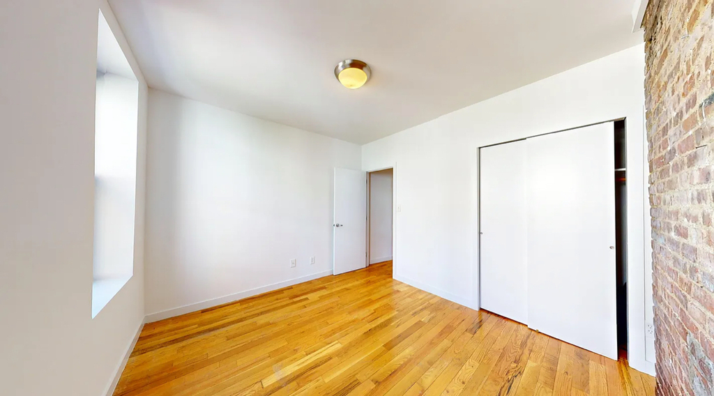 East 91st Street - Photo 3