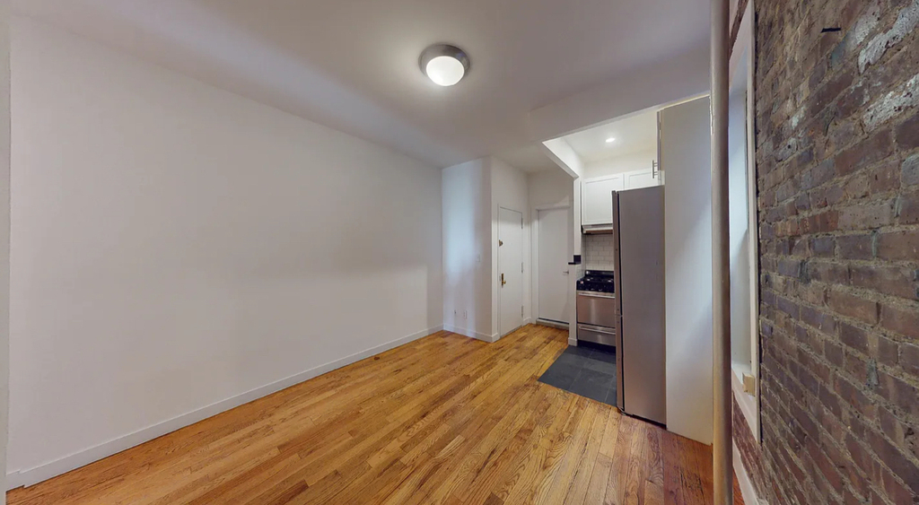 East 91st Street - Photo 2