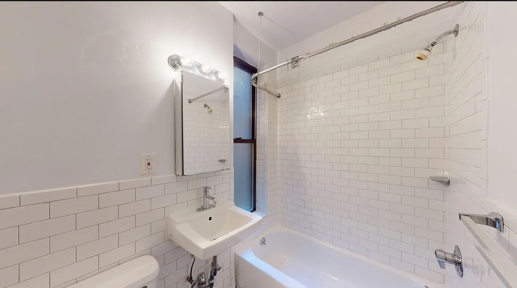 East 91st Street - Photo 4