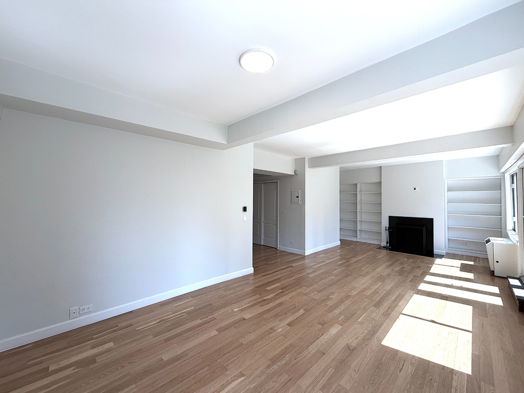 East 51st Street - Photo 0