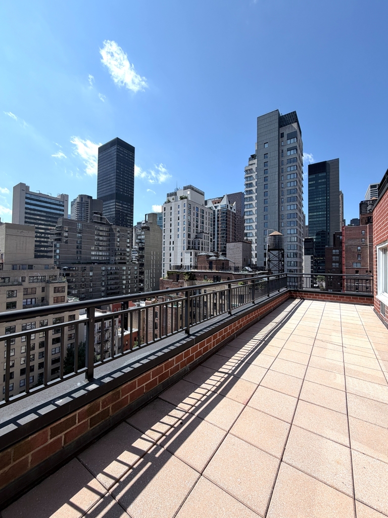 East 51st Street - Photo 3