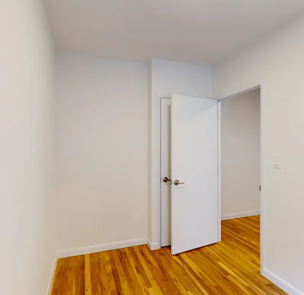 East 73rd Street - Photo 4