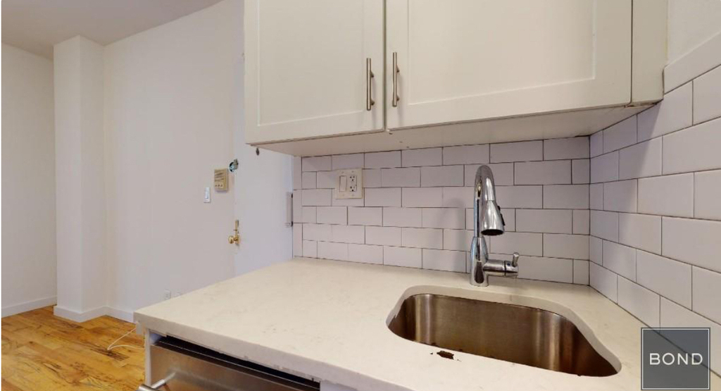 East 85th Street - Photo 2