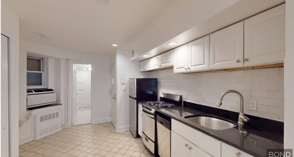East 93rd Street - Photo 2