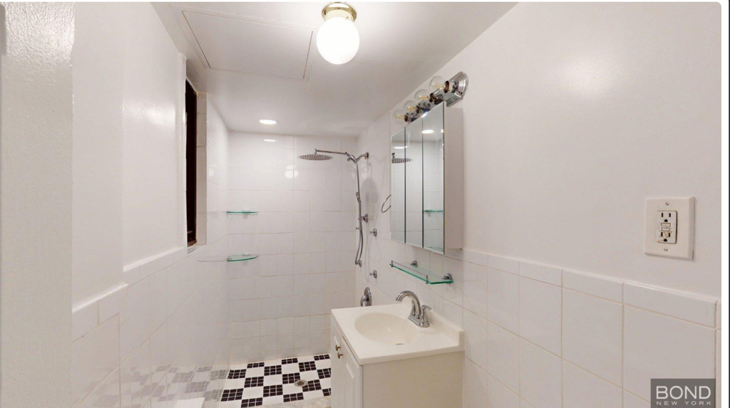 East 93rd Street - Photo 4