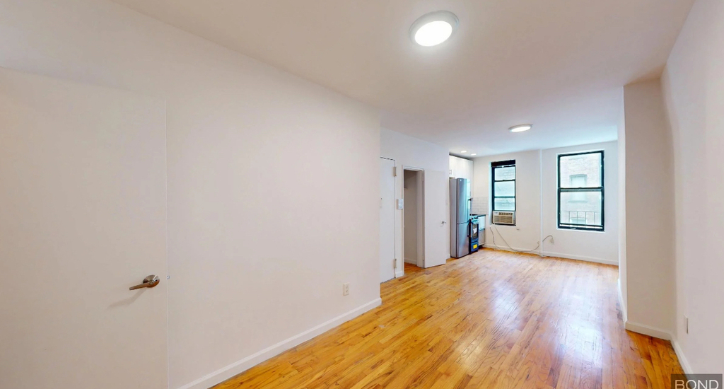 East 24th Street - Photo 2