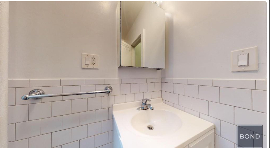 East 85th Street - Photo 5