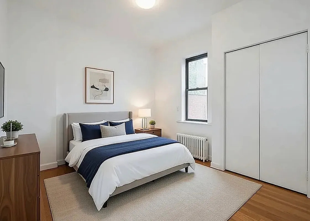 370 West 52nd Street - Photo 2