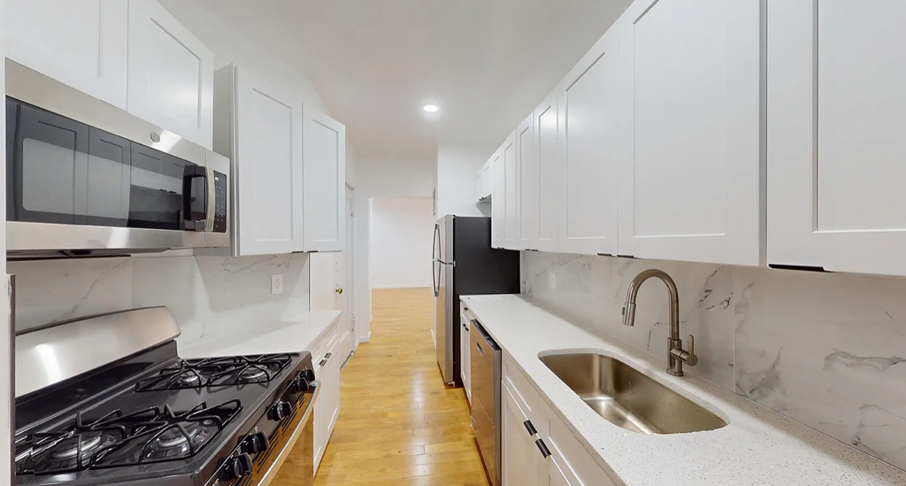 West 96th street  - Photo 4