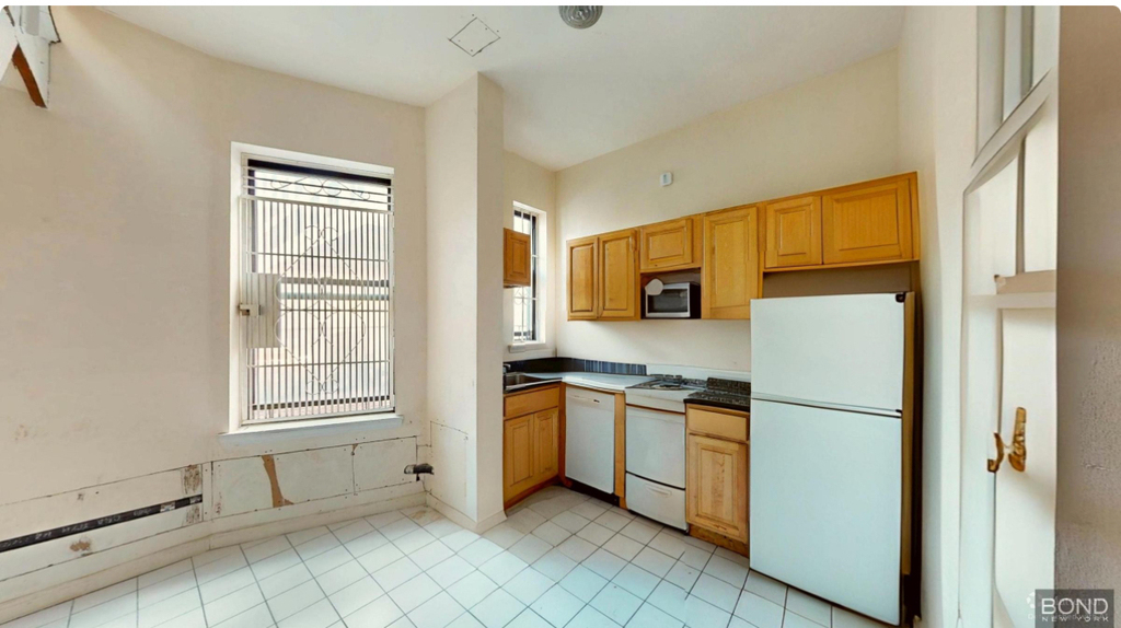 West 92nd Street - Photo 7