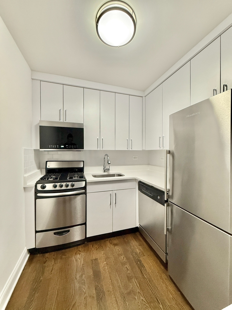 East 16th Street - Photo 3