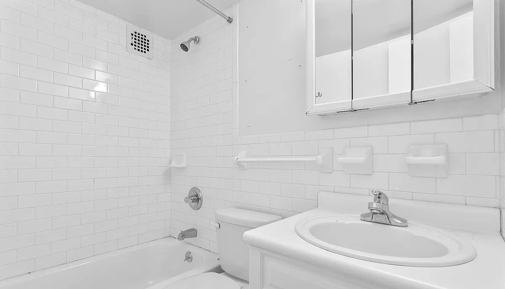 88 Fulton Street - Photo 3