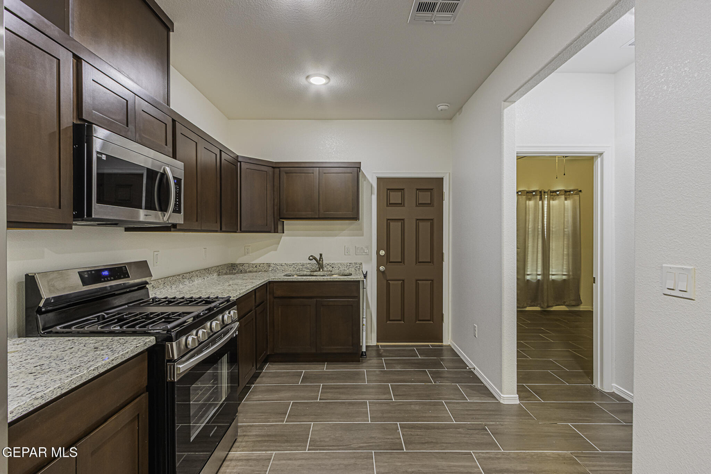 8820 Norton Street - Photo 11