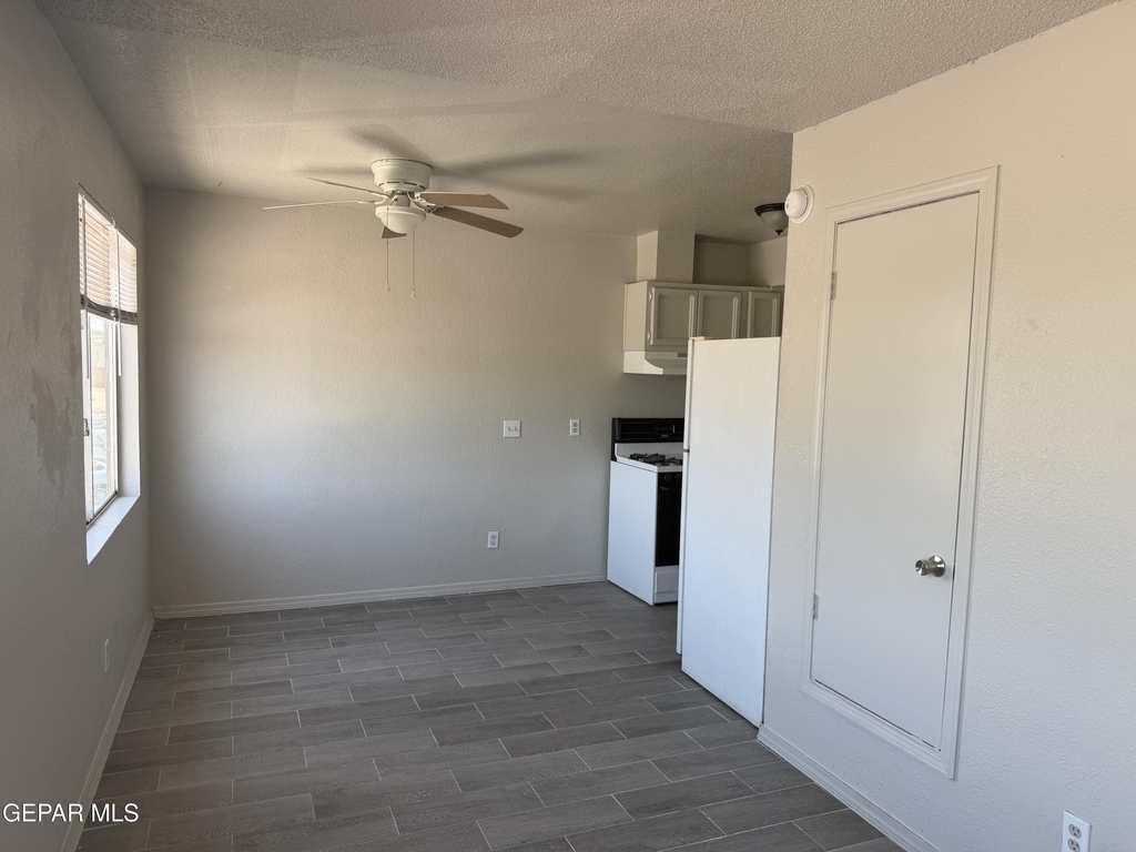 1525 Pullman Drive - Photo 4
