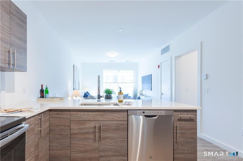 1675 Post Road - Photo 3