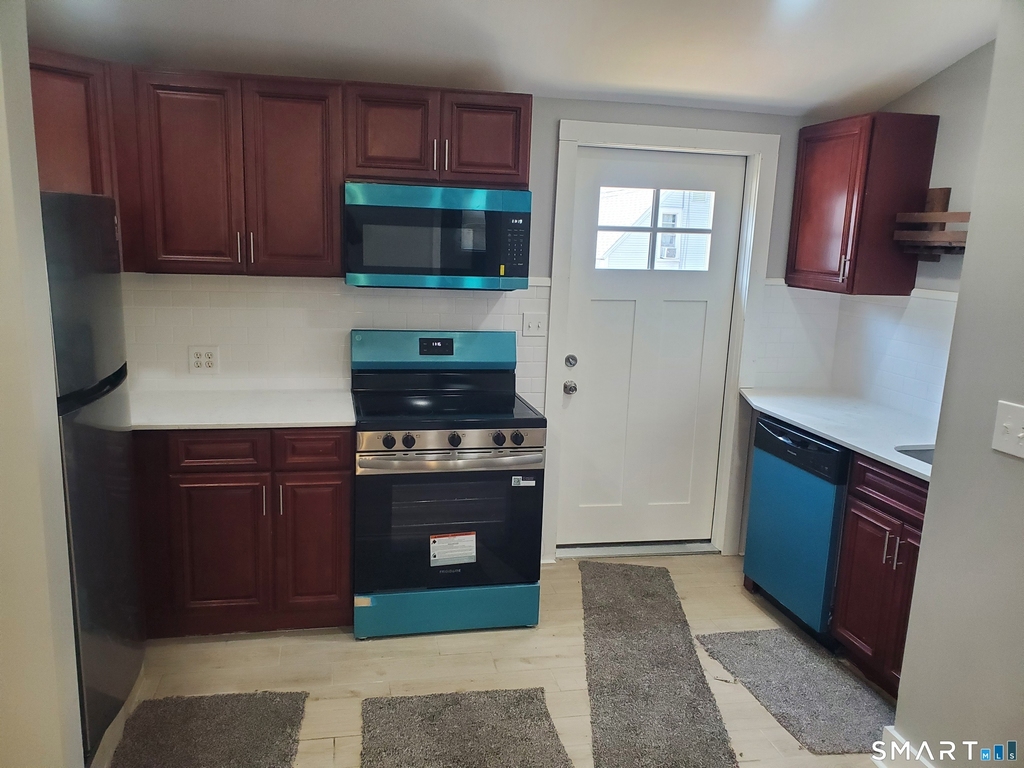 100 North Street - Photo 2