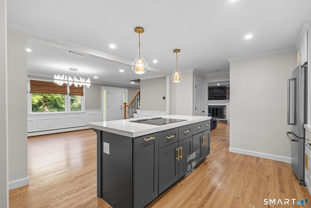 370 Woodland Street - Photo 11