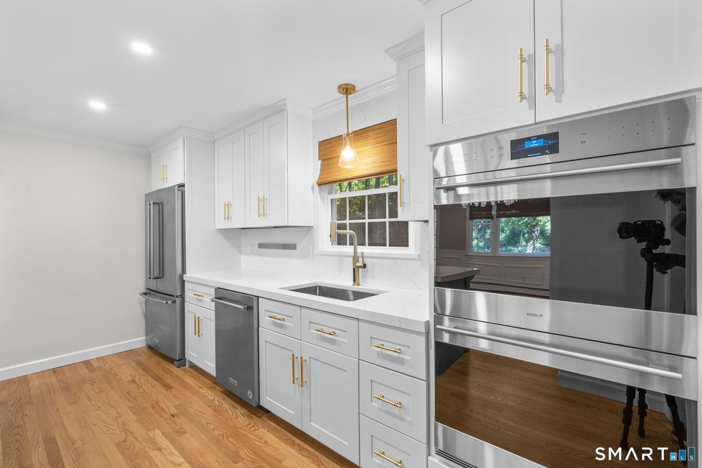370 Woodland Street - Photo 9