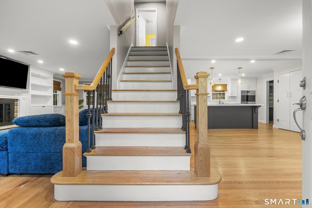 370 Woodland Street - Photo 4