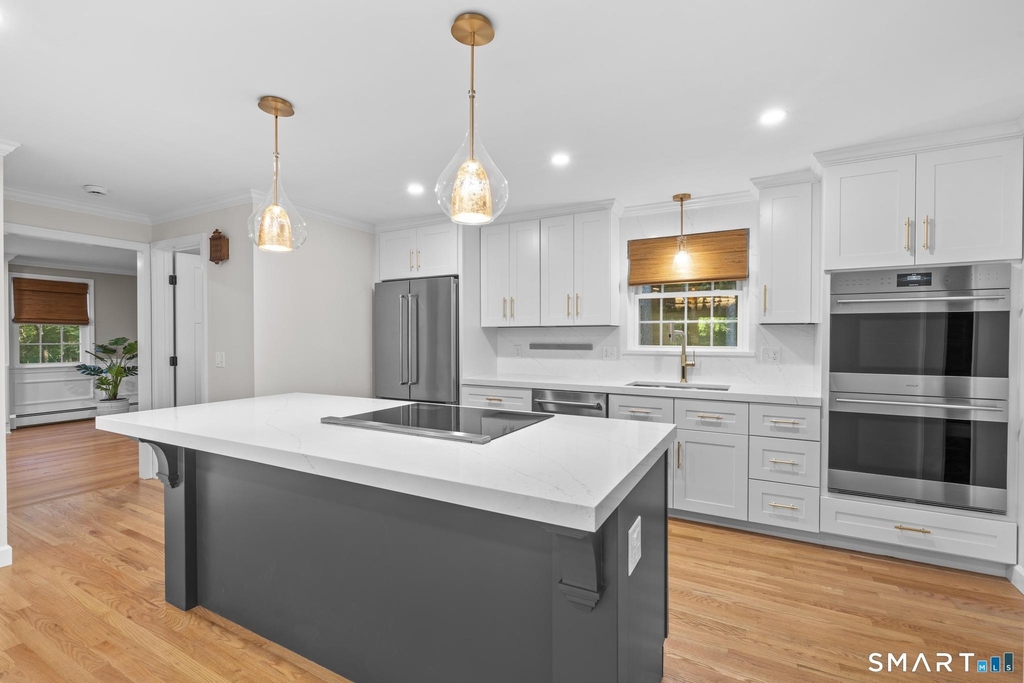 370 Woodland Street - Photo 8