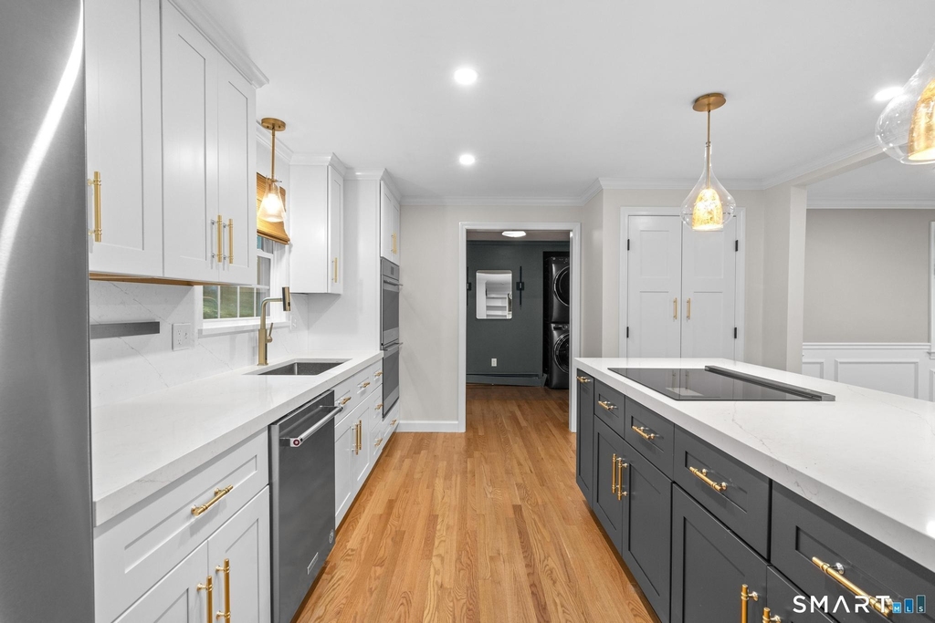 370 Woodland Street - Photo 14