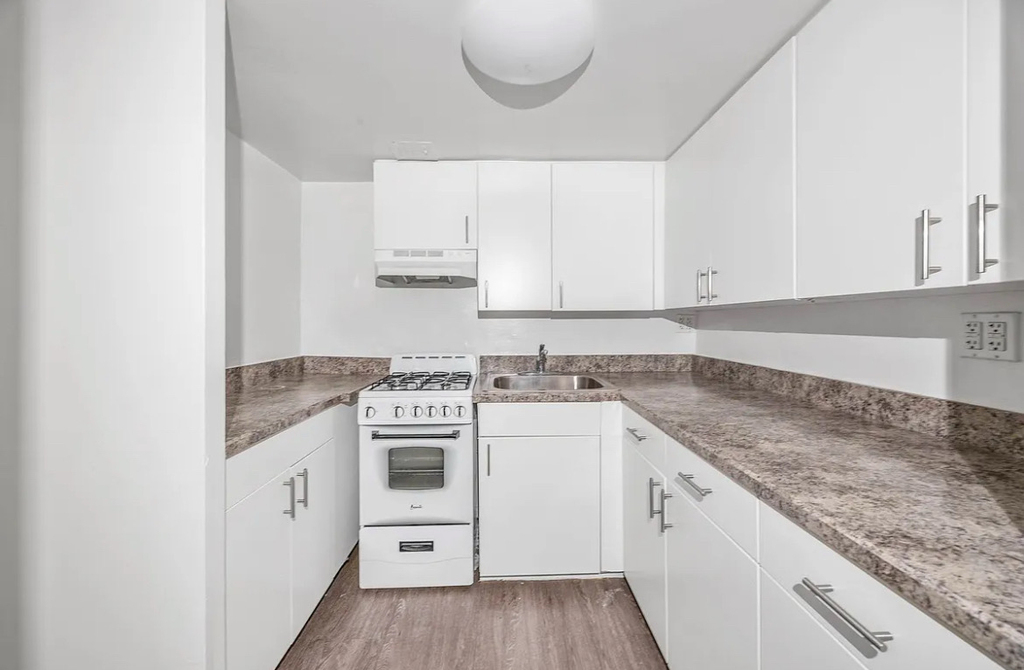 88 Fulton Street - Photo 2