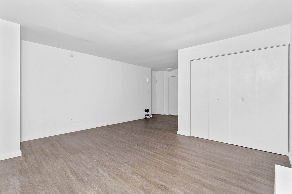 88 Fulton Street - Photo 2