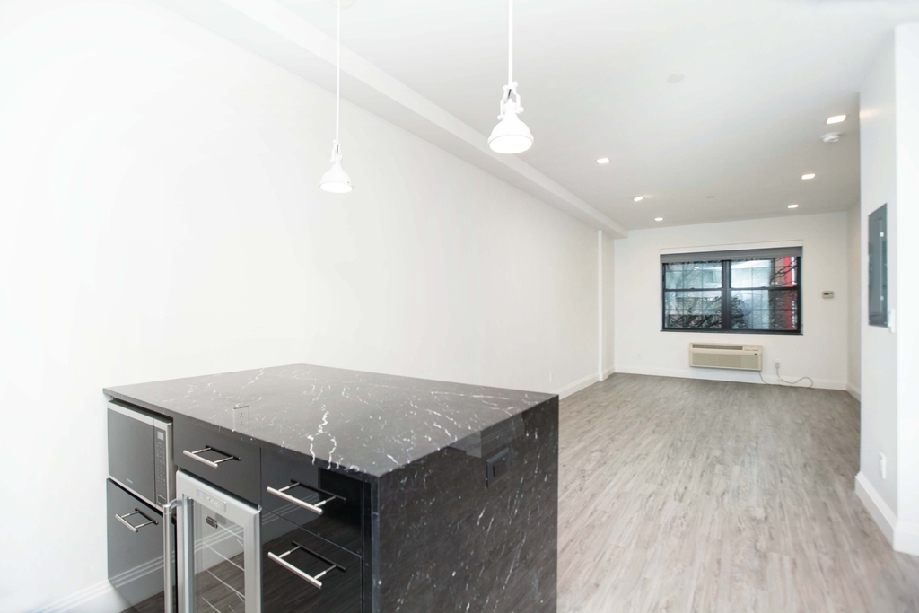 139 Alexander Avenue - Photo 3