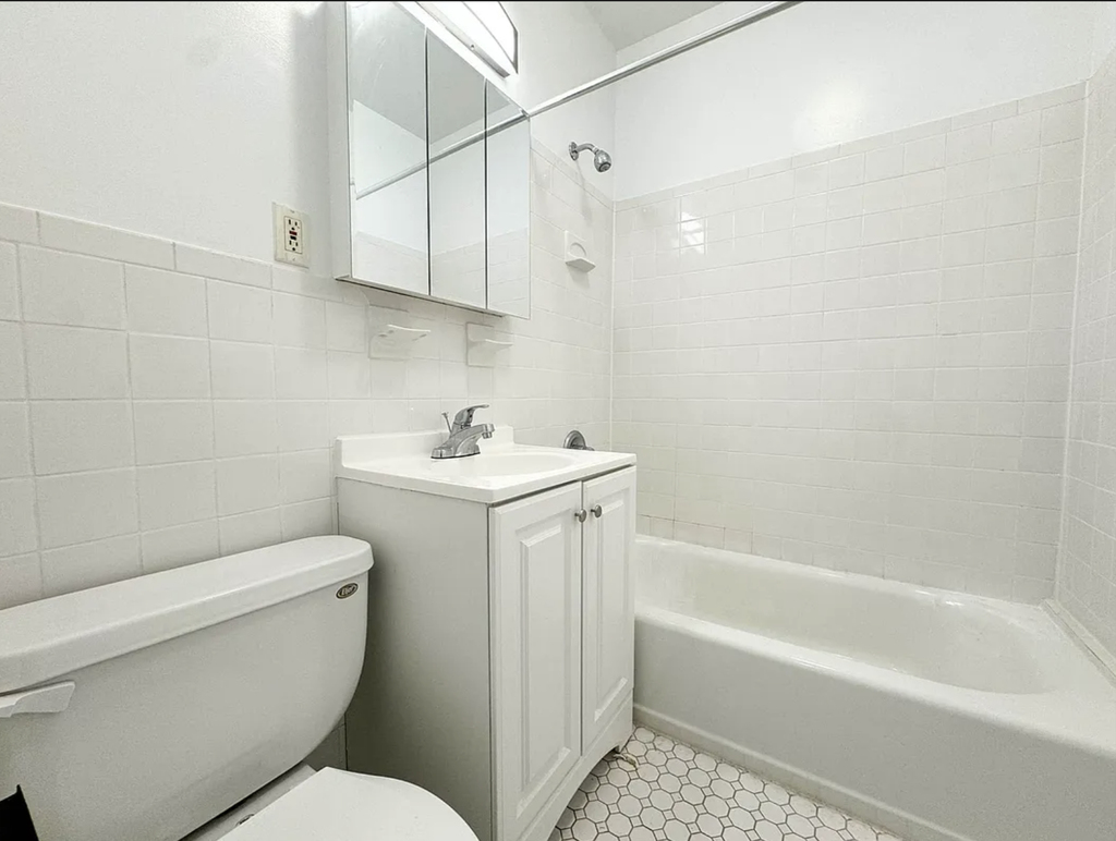  East 10th Street - Photo 2